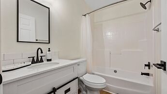 The Oak Hideaway Pet Friendly 3bd!