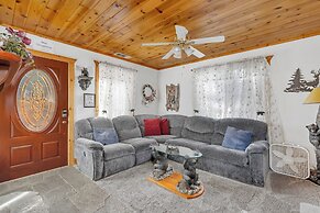 Cozy Bear South Charming 2bd Cabin in Yosemite!