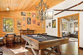 Summit Pine Lodge 4 BDR Minutes From Bear Lake!
