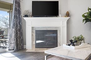 Great Escape II - Resort Style 2 BDR Condo on Golf Course w/ Pool!