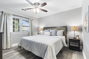 Great Escape II - Resort Style 2 BDR Condo on Golf Course w/ Pool!