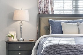 Great Escape II - Resort Style 2 BDR Condo on Golf Course w/ Pool!