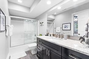 Great Escape II - Resort Style 2 BDR Condo on Golf Course w/ Pool!