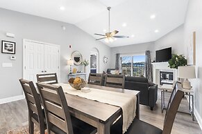 Great Escape II - Resort Style 2 BDR Condo on Golf Course w/ Pool!