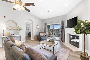 Great Escape II - Resort Style 2 BDR Condo on Golf Course w/ Pool!