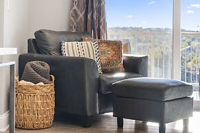 Great Escape II - Resort Style 2 BDR Condo on Golf Course w/ Pool!