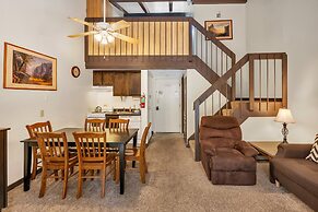 Eagles Nest Amazing Loft Condo in Yosemite West!