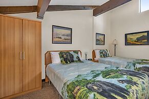 Eagles Nest Amazing Loft Condo in Yosemite West!