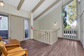 Eagles Nest Amazing Loft Condo in Yosemite West!
