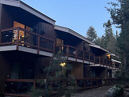 Eagles Nest Amazing Loft Condo in Yosemite West!
