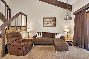 Eagles Nest Amazing Loft Condo in Yosemite West!