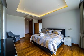 Luxury Mansion On Golf Course - BMG5