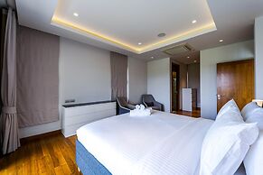 Luxury Mansion On Golf Course - BMG5