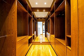 Luxury Mansion On Golf Course - BMG5