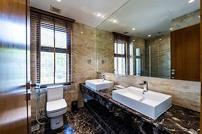 Luxury Mansion On Golf Course - BMG5