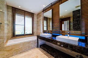 Luxury Mansion On Golf Course - BMG5