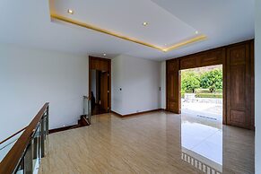 Luxury Mansion On Golf Course - BMG5