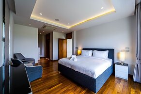 Luxury Mansion On Golf Course - BMG5