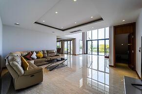 Luxury Mansion On Golf Course - BMG5