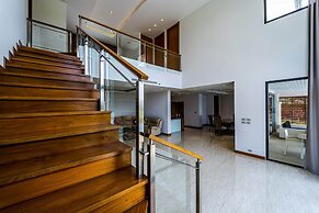 Luxury Mansion On Golf Course - BMG5