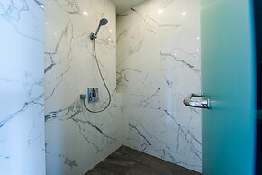 Luxury Mansion On Golf Course - BMG5