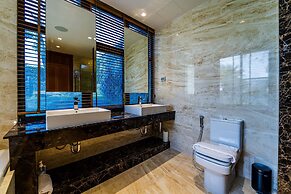 Luxury Mansion On Golf Course - BMG5