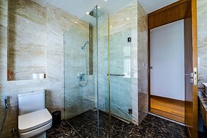 Luxury Mansion On Golf Course - BMG5