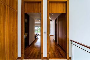 Luxury Mansion On Golf Course - BMG5