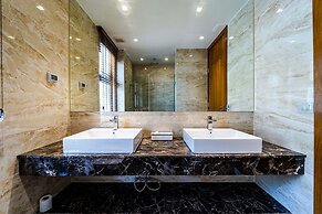 Luxury Mansion On Golf Course - BMG5