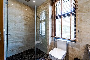 Luxury Mansion On Golf Course - BMG5