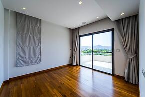 Luxury Mansion On Golf Course - BMG5