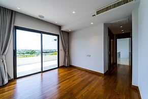 Luxury Mansion On Golf Course - BMG5