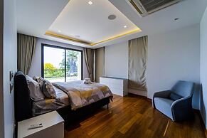 Luxury Mansion On Golf Course - BMG5