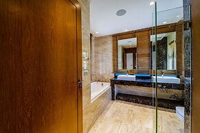 Luxury Mansion On Golf Course - BMG5