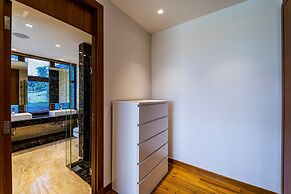 Luxury Mansion On Golf Course - BMG5