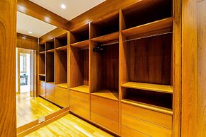 Luxury Mansion On Golf Course - BMG5