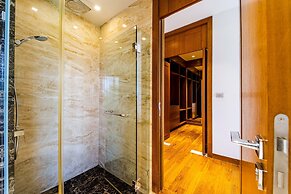 Luxury Mansion On Golf Course - BMG5