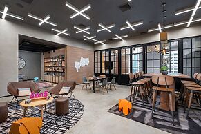 Moxy Bangkok Ratchaprasong