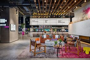 Moxy Bangkok Ratchaprasong