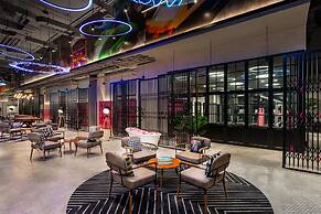 Moxy Bangkok Ratchaprasong