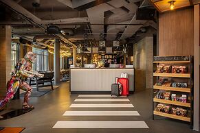 Moxy Paris Clamart