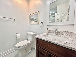 Newly Renovated Home in Toronto Near Subway
