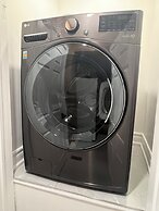 Upgraded Rooms with Bath 7-min to Subway Near Downsview Rogers Stadium