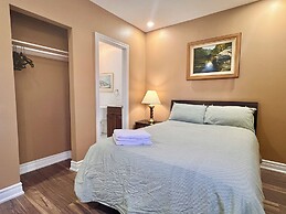 Upgraded Rooms with Bath 7-min to Subway Near Downsview Rogers Stadium