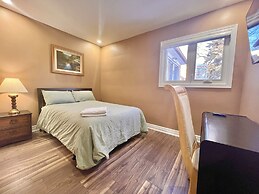 Upgraded Rooms with Bath 7-min to Subway Near Downsview Rogers Stadium