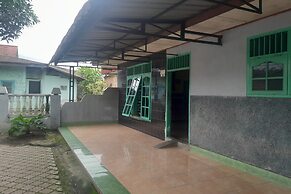 SPOT ON 93506 Kamboja Homestay Syariah