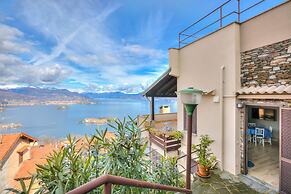 Lake View Terrace Over The Borromean Isla