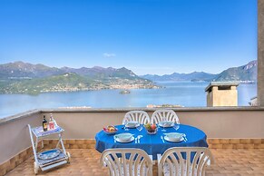 Lake View Terrace Over The Borromean Isla