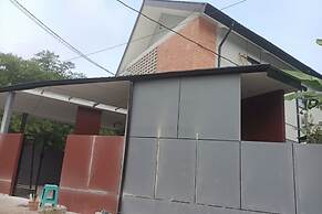 Super OYO 93514 Rubina Syariah Hotel