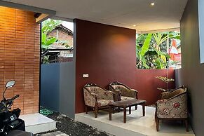 Super OYO 93514 Rubina Syariah Hotel